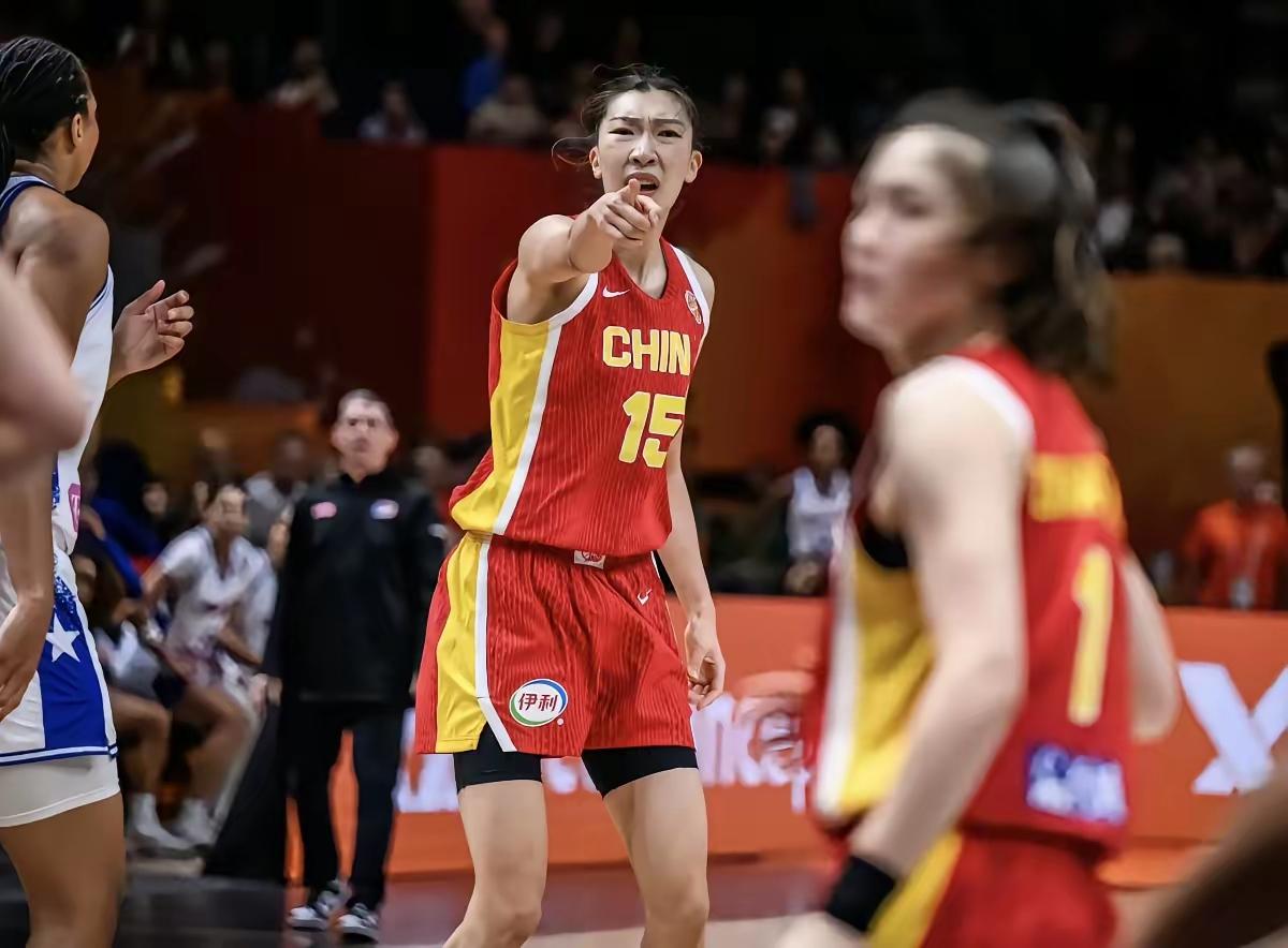 韩旭，仿佛是为FIBA世界杯而生的球员。

在WNBA，拿年薪不到30万美元的合
