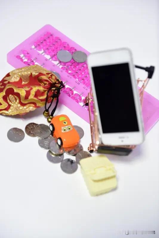 现今的社会,金钱不能买什么? 现今社会，金钱买不来很多东西，像时间、健康和真情。