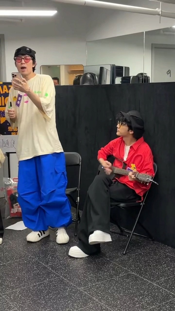 蒋龙张弛弹唱张维伊跳舞喜人们太多才多艺了 ​​​