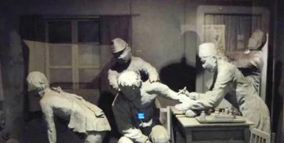 1941年，日本军医曾进行过一项“人马换血”实验，他们将活人的血抽出来，再把马血