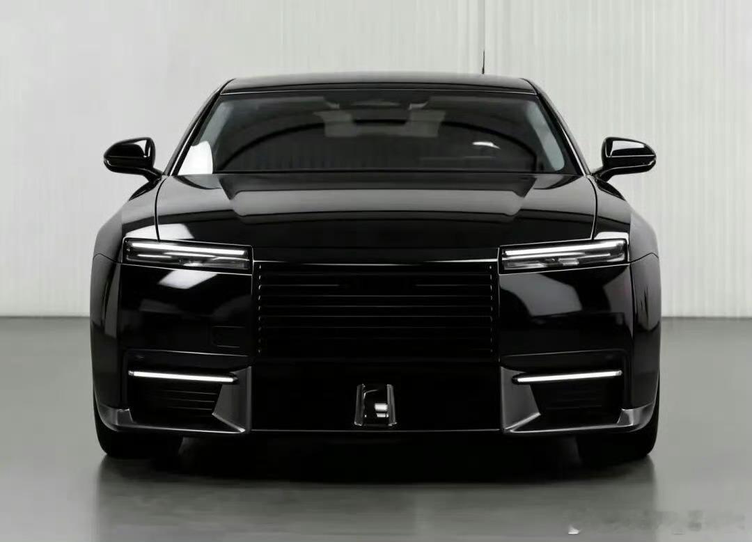 捷豹Type 00量产版。该说不说，这个车还是展示了极强大的气场以及捷豹路虎牛逼