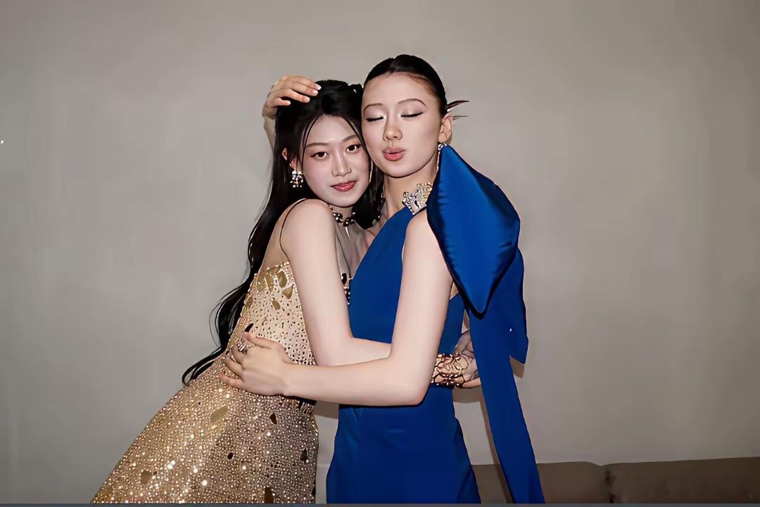 到目前为止这是平台两个最可爱的姑娘一个沈佳润一个单依纯她们是青少年的榜样他们的成