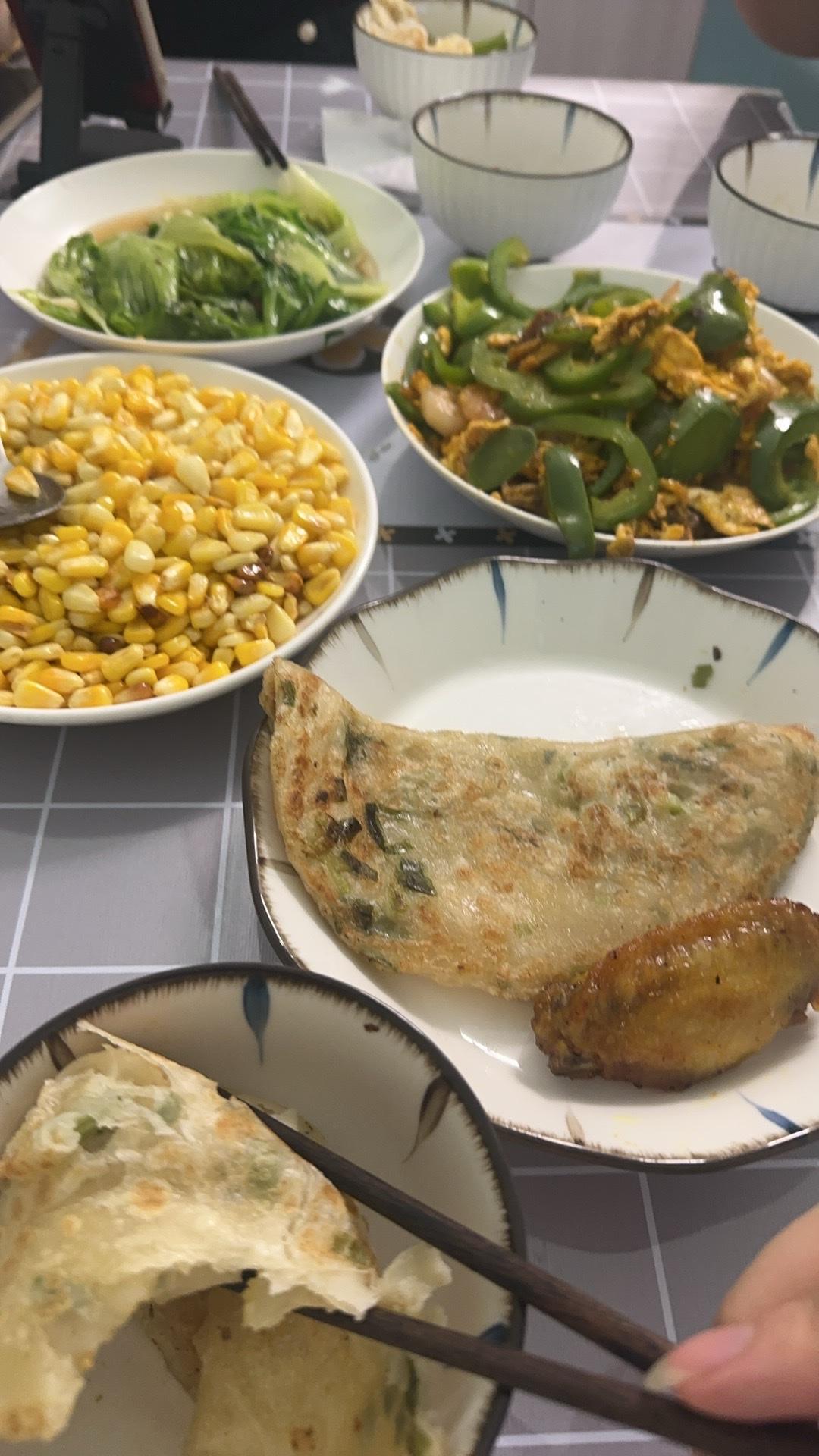 香港日常｜一锅牛油玉米，藏着我和他的二十年

傍晚正收拾厨房，手机震了震——是儿