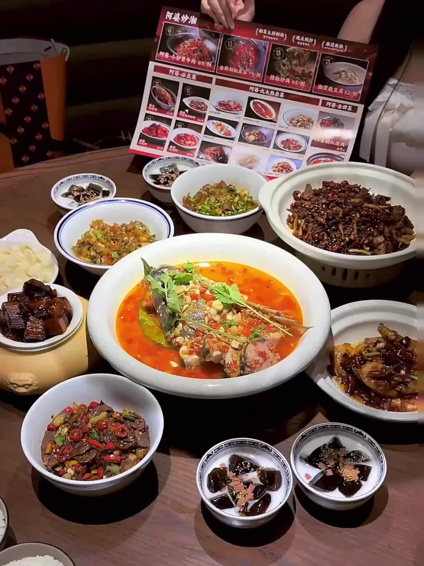 大连湘菜馆封神之作！阿婆炒湘让我连干3碗 救命！大连爱吃辣的宝子们，阿...