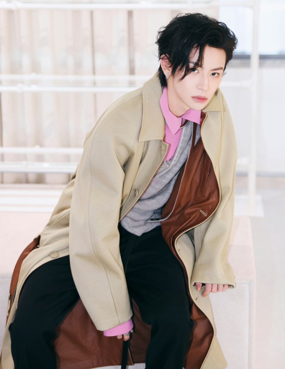 小鬼王琳凯米兰时装周造型小鬼王琳凯米兰时装周出图 今天也保持帅气，期待看秀~ 