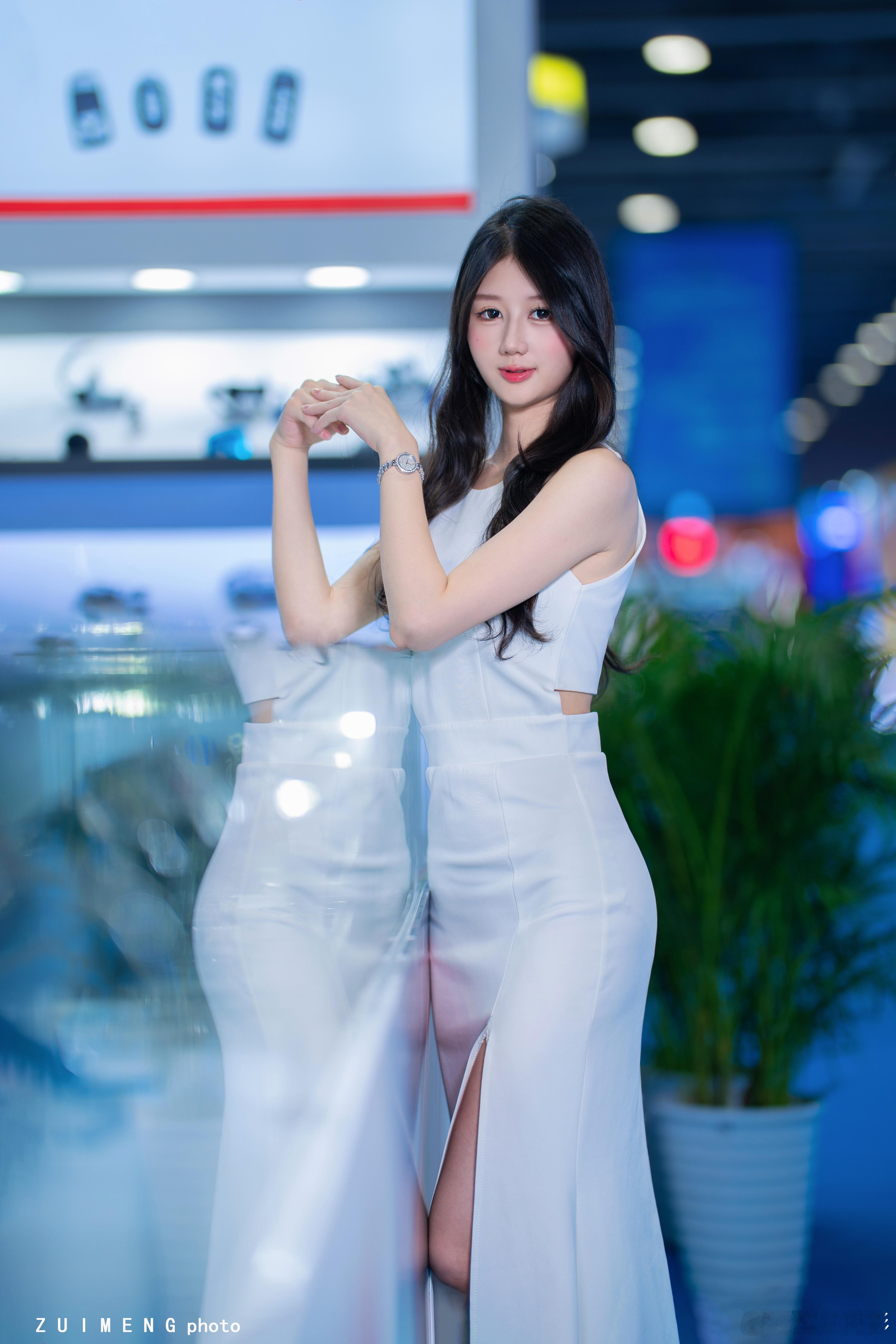 白里透红的肤色，如花似玉年轻貌美的小姐姐模特：椰子活动：广州摩配展   