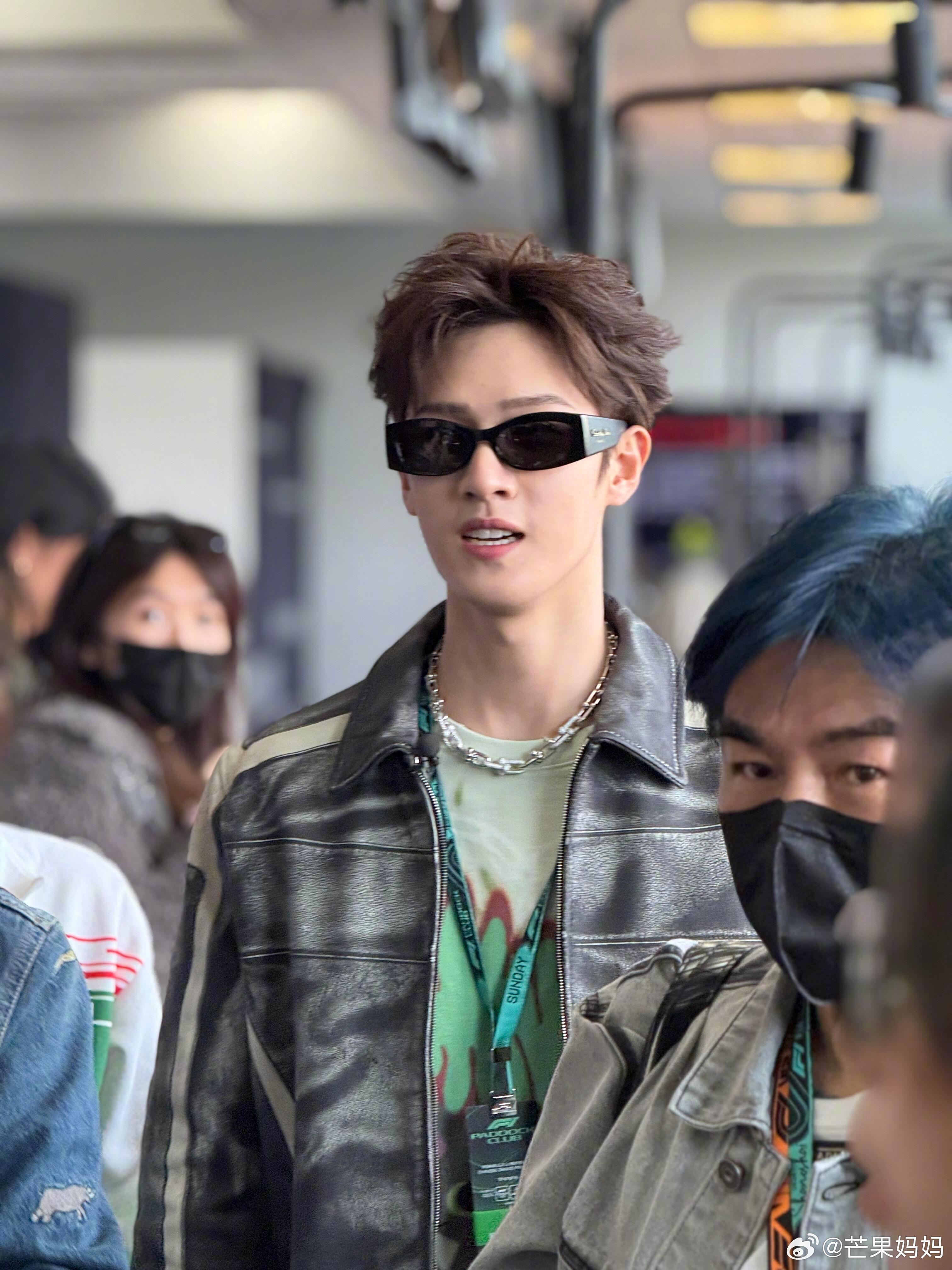 李昀锐F1现场，昨天深V贵公子，今天赛车潮男，就没有小林无法驾驭的风格