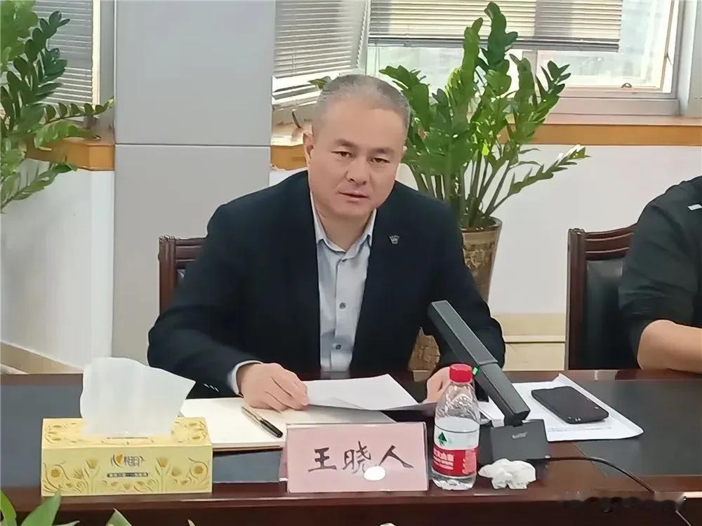 11月28日下午，一场重要的政治议程在晋江市陈埭镇拉开帷幕，该镇的人大主席团组织