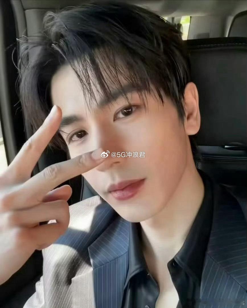 慕容清峄复仇 在错综复杂的局面里独自前行，复仇之路满是心酸无奈，俊美外表裹着一身