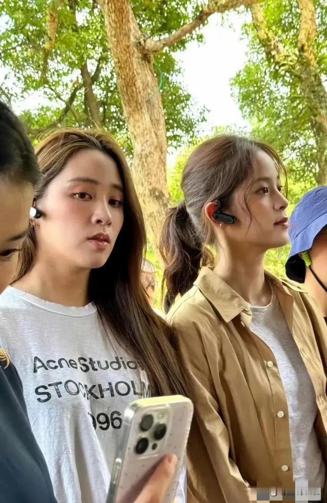 直到看到欧阳家三个女儿从小到大的合照，才发现只有欧阳娜娜大火果然是有原因的。三姐