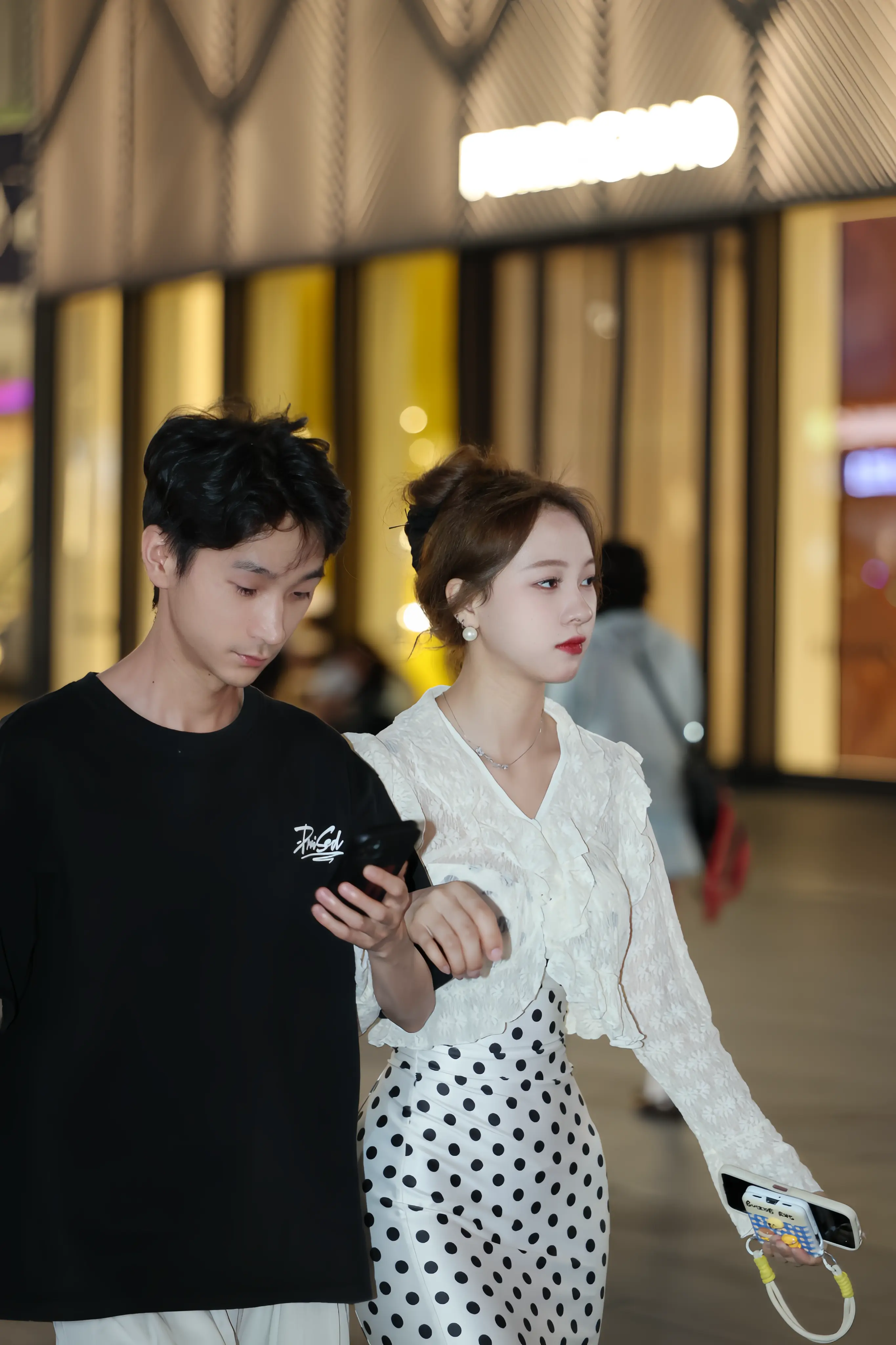 街头随手拍，晚风与少年感永远心动💫。城市的夜晚永远不缺浪漫 *游走在...