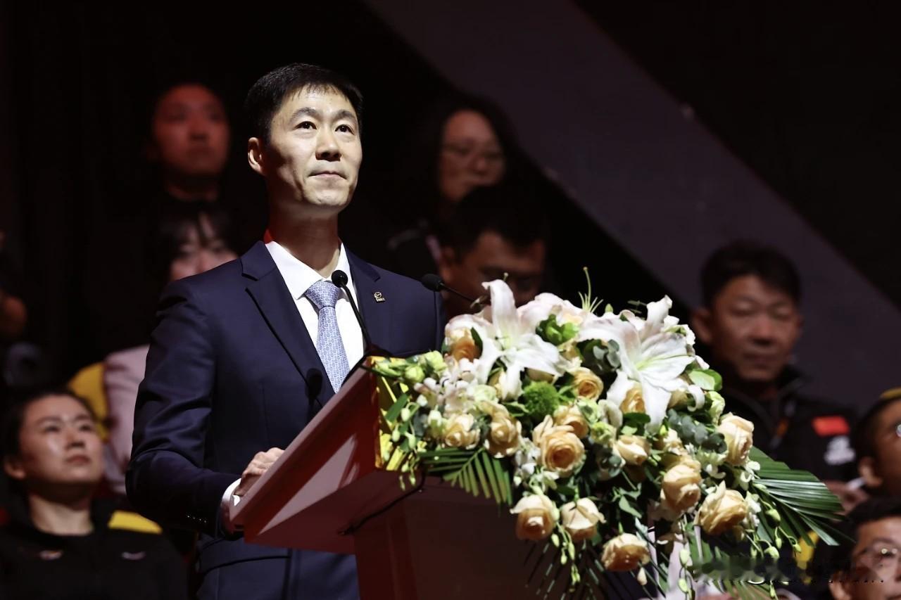 仁川冠军赛的向鹏有多勇。

       那一站同样是王楚钦林诗栋梁靖崑缺席，林