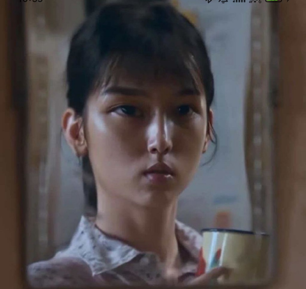 你好1983镜子镜子里的夏晓兰长剧 压预算 谁懂啊夏晓兰照镜子那个懵懵的表情，不