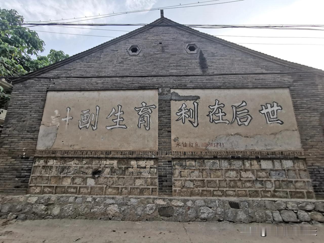 几次想抽烟，都把自己劝住了。准确的说，从昨天晚上十点半以后，就没有抽烟了，还差五