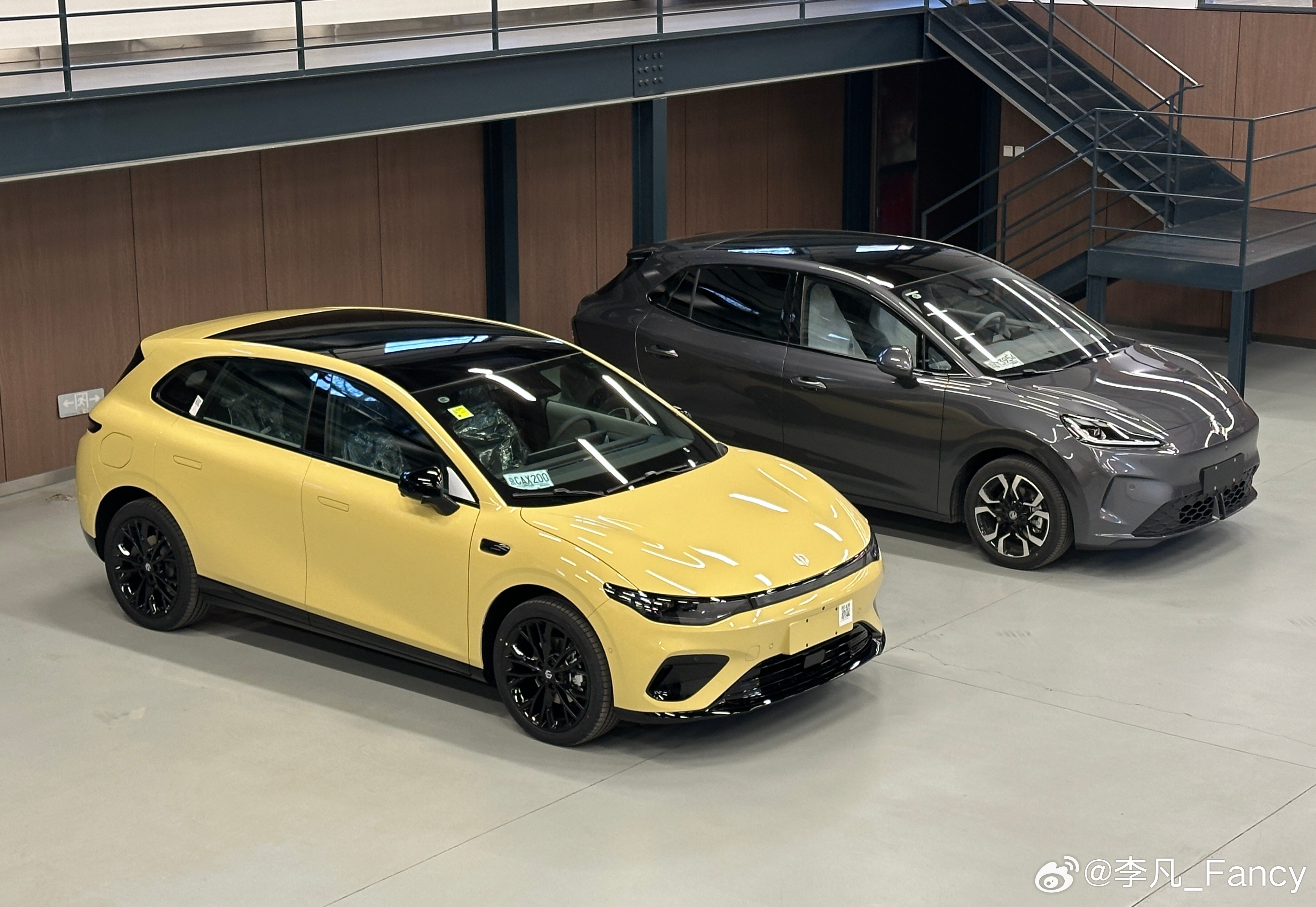 闯哥 庚哥都出差了…就剩我一个腰不好的了…但新车有两台 什么时候打过这么富裕的仗