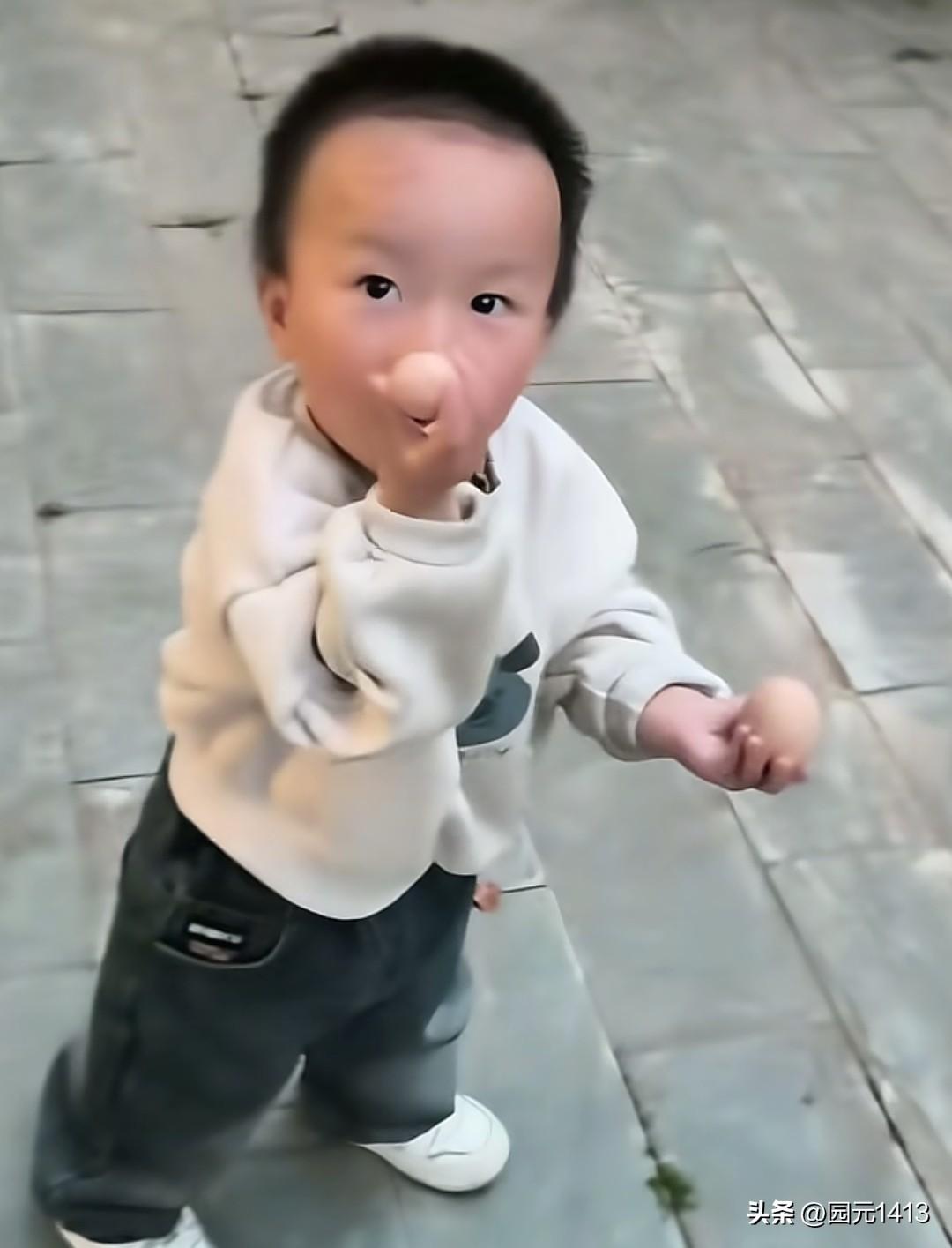 甘宇翼烤串店就开始营业了。甘宇翼认亲之后粉丝暴涨，网友们都很喜欢看甘宇翼的视频。