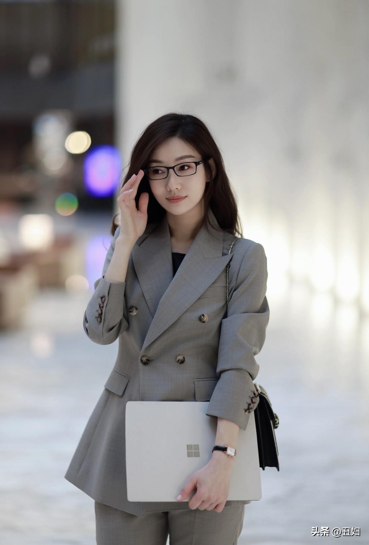 你认为最有气质的美女是谁？不仅外貌美，还热衷于事业，善良和爱心的气质加分不少。她