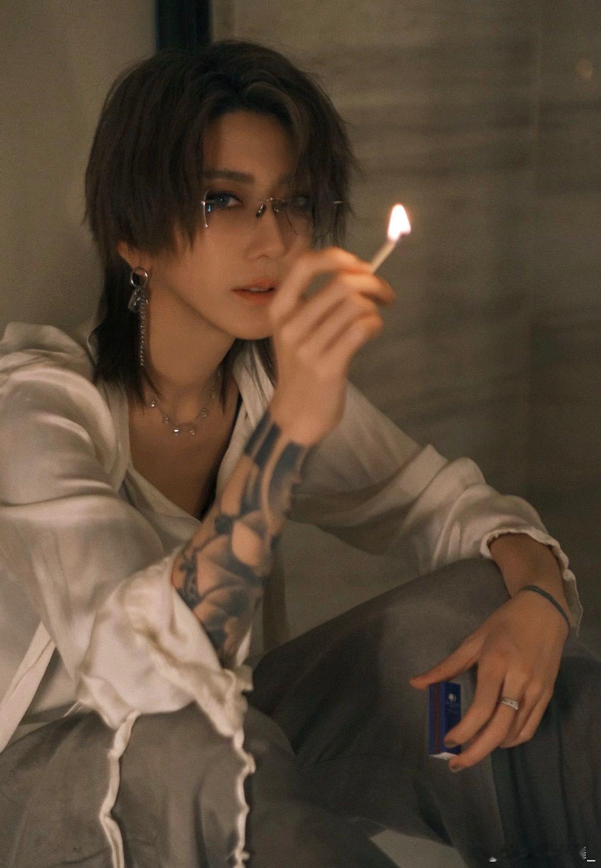 刘忻 对她的心疼有11年时差《Again》里的向死而生，是刘忻写给过往的答案，疤