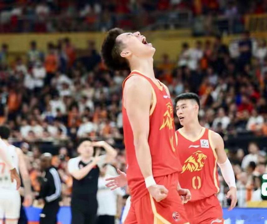 浙商证券男篮大胆变阵焕然一新CBA总决赛胡金秋半场22分奠定基调，塔克第三节三记