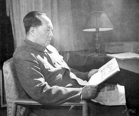 【谁是第一个向外国人披露林彪叛逃事件的人？】
1971年9月13日，林彪叛逃，机