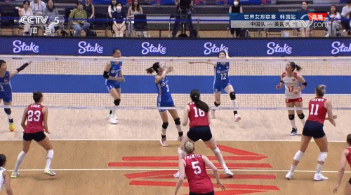 惊喜不断！#中国姑娘又赢了#今天，世界女排联赛韩国水原站，中国女排大比分3比2战