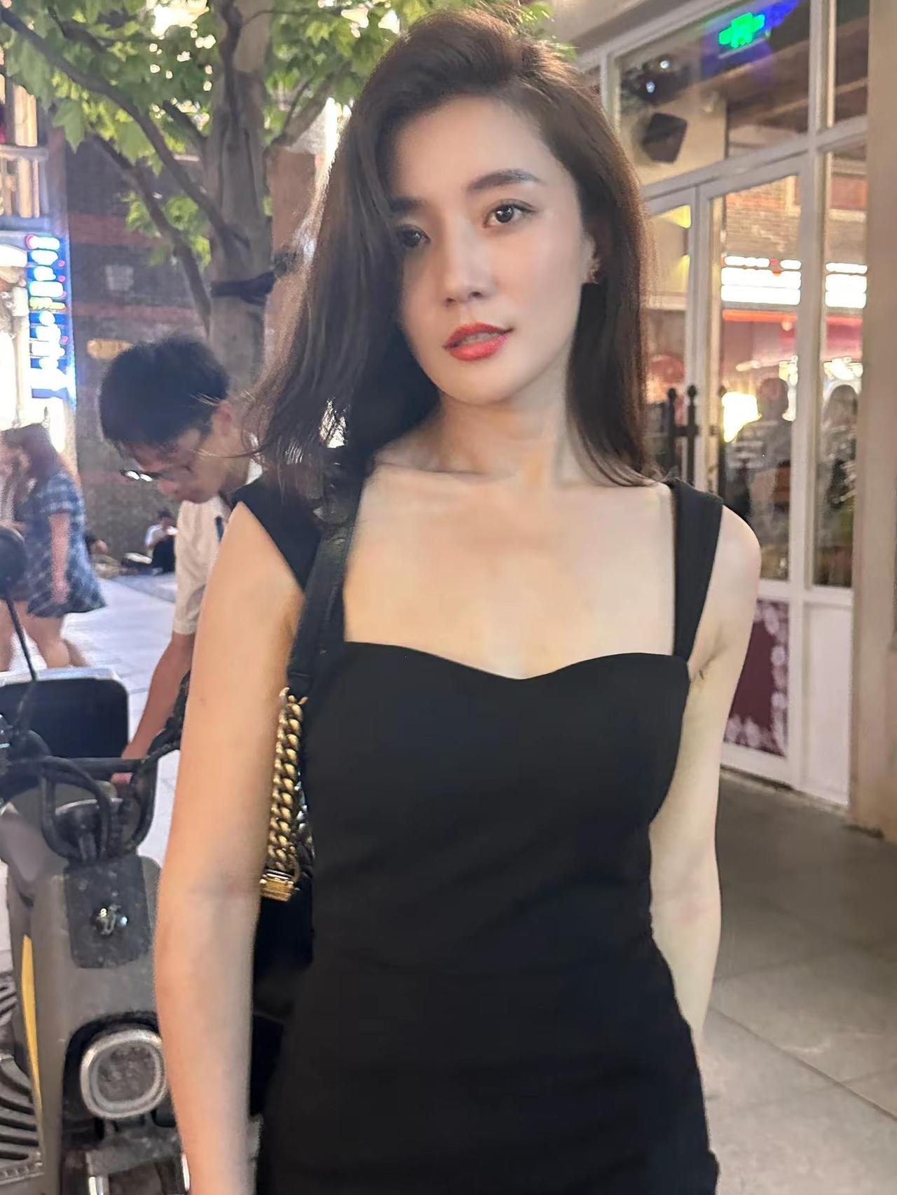 毕竟 明天又是新的一天黑裙穿搭 今日份高智感look 穿搭没有公式 女性穿搭oo