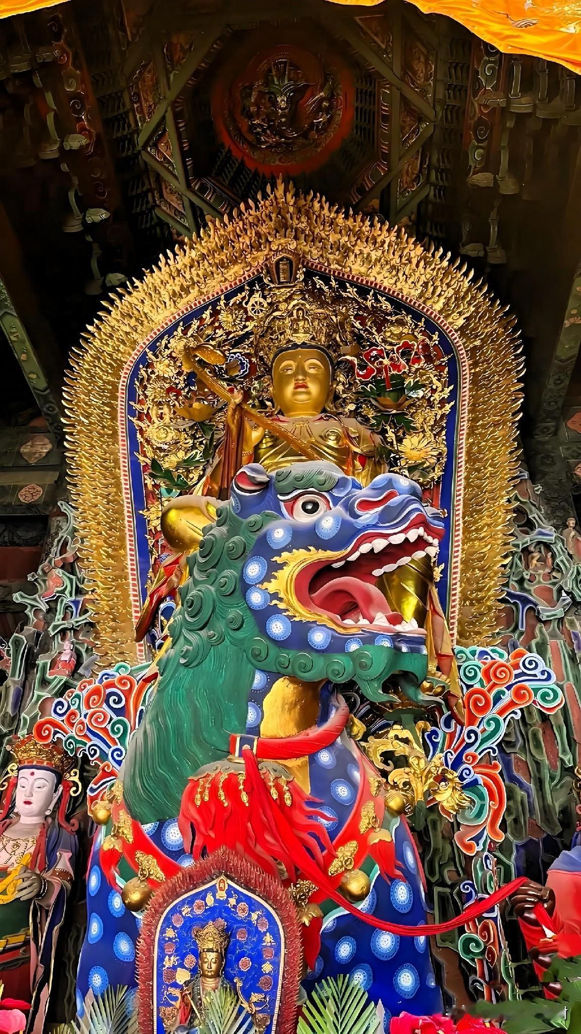 五台山殊像寺，供奉五台山至尊文殊祖像
也是北方彩塑艺术当之无愧的巅峰国宝
 
头