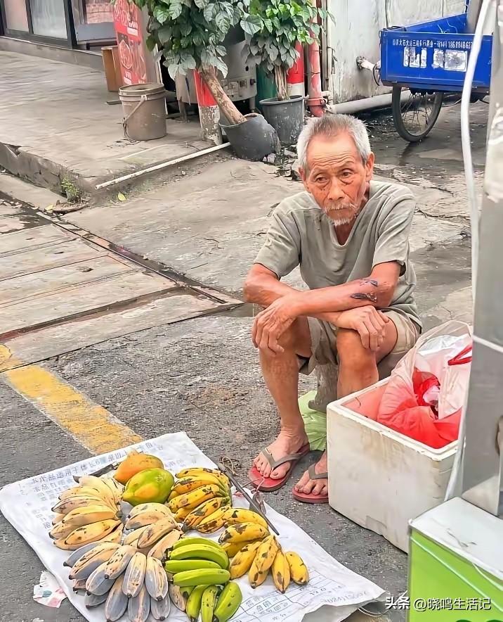 老人自食其力，不想给儿女增加负担，为这位大爷点赞[赞]