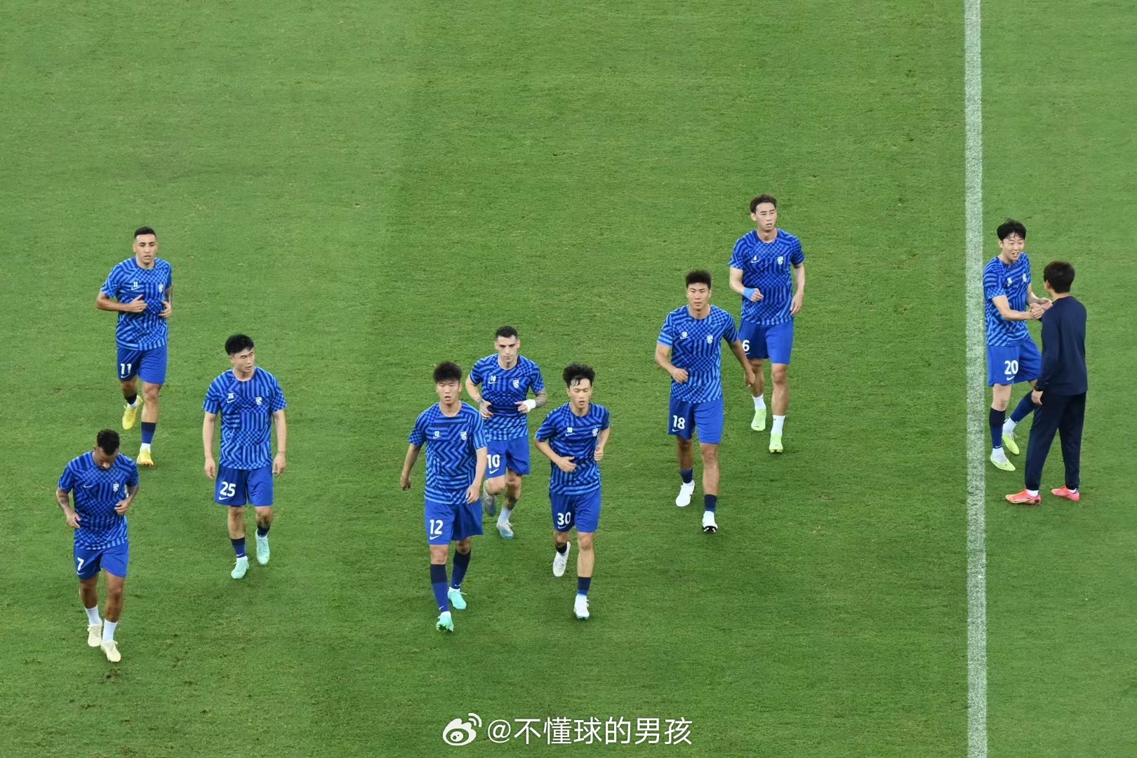 武汉三镇，从联赛冠军走到降级，这几年的浮沉，于球队而言或许也是一场解脱。是时候正