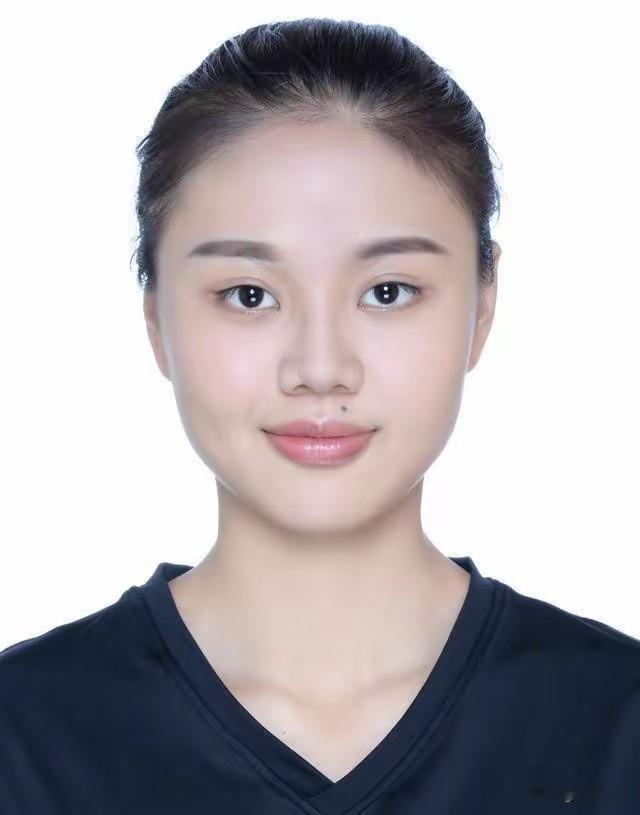 褪去赛场耀眼的光环，
龚翔宇一直在用沉稳内敛诠释新时代女排的责任与格局。

19