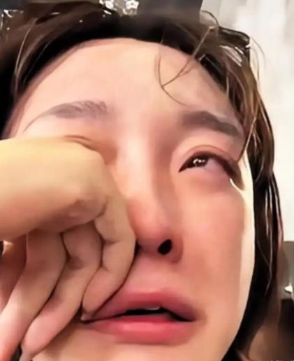 女方给男生发消息，说家里商量好了，彩礼88万，五金合计120克。男生看完只回复要
