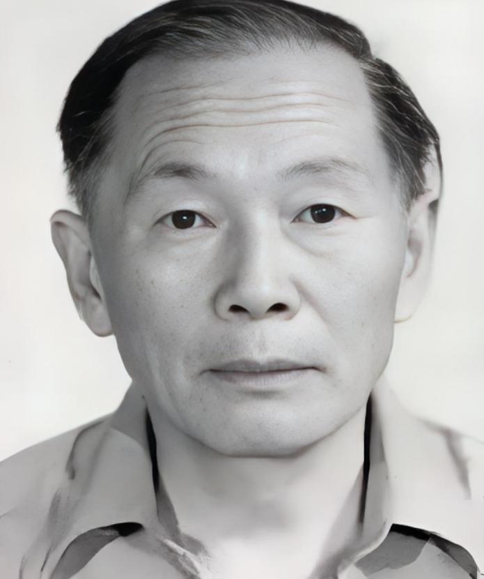 1989年，几名美国中情局探员突然出现在一位中国老人的家门口，出示证件后，直接对