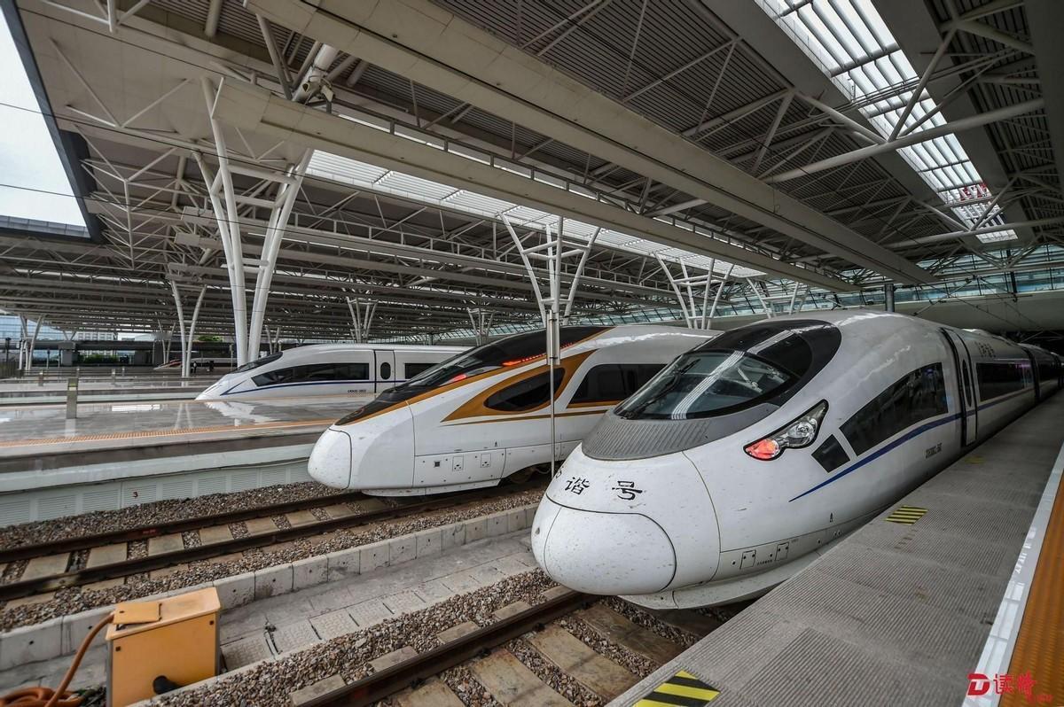 中国为什么执意要发展高铁，而不是廉价航空？因为中国在做一个赌注，赌的就是你用电，