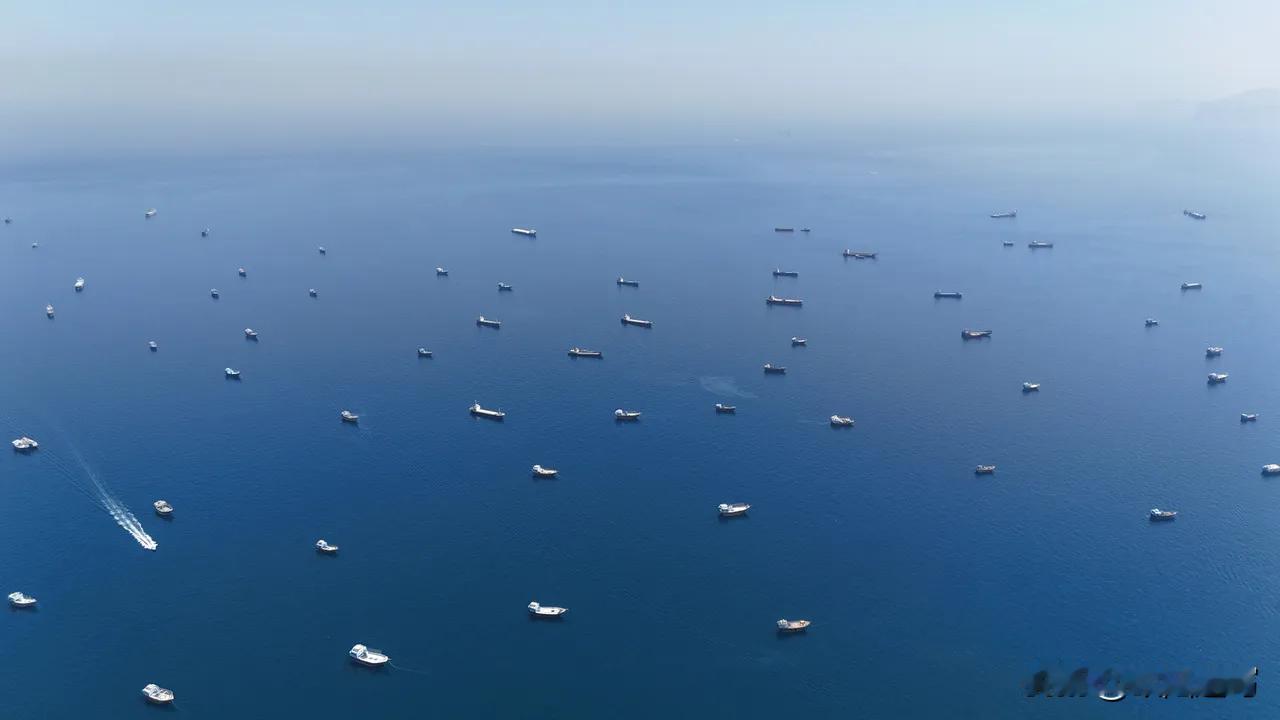 据伊朗国家通讯社报道，全球约1/5海运石油都要经过的霍尔木兹海峡，又被伊朗军方一
