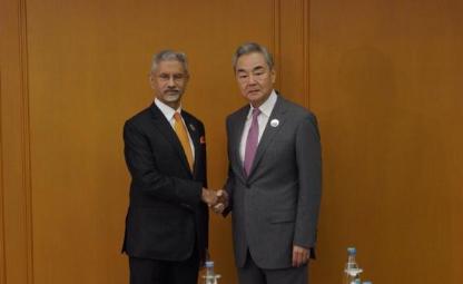 7月22日马尼拉这场外长会晤，表面上挺和气，王毅和印度外长苏杰生坐下来谈了边境、