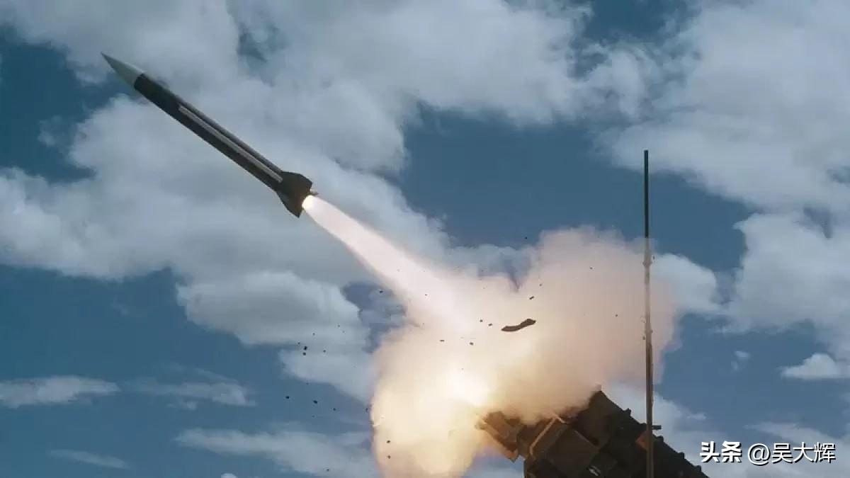 伊朗为回击美以打击，发射了约1200枚导弹
 
伊朗伊斯兰革命卫队准将易卜拉欣·