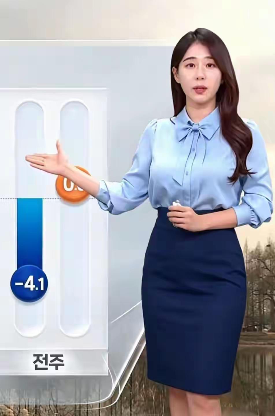 颜值养眼身材高挑算上等美女莫得挑剔的地方，要说她是韩国的一位电视台主持人的话，形