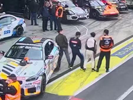 这个时候跳舞？这是人？纽北事故