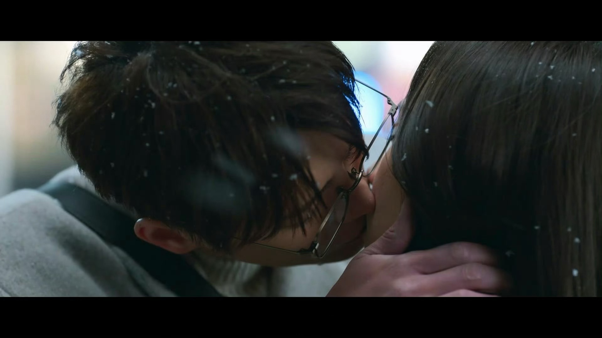 金智秀、徐仁国主演的《月刊男友》雪中吻戏来了俊男靓女好浪漫的场面金智秀徐仁国雪中