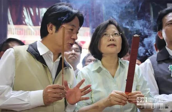 赖清德和他的蔡英文快醒醒？特朗普结束访华后，在接受福克斯新闻专访时，明确表示：“