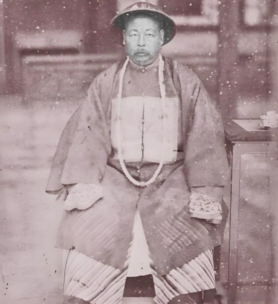 1885年9月5日，74 岁的左宗棠死了。消息递到紫禁城，慈禧心里大概盘算了一下