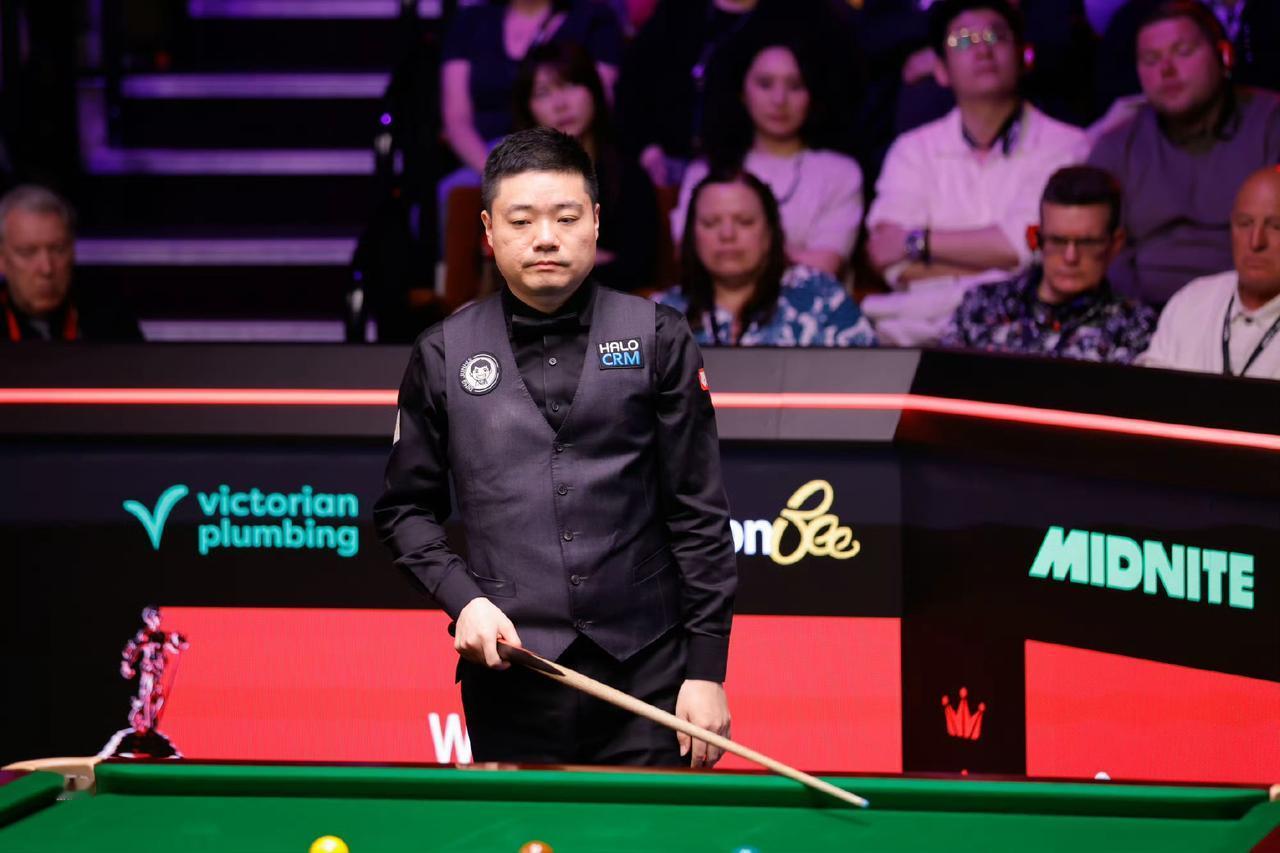 奥沙利文说:没有丁俊晖，我们这帮世界冠军，现在全在开出租车。
丁主任球技可能不是