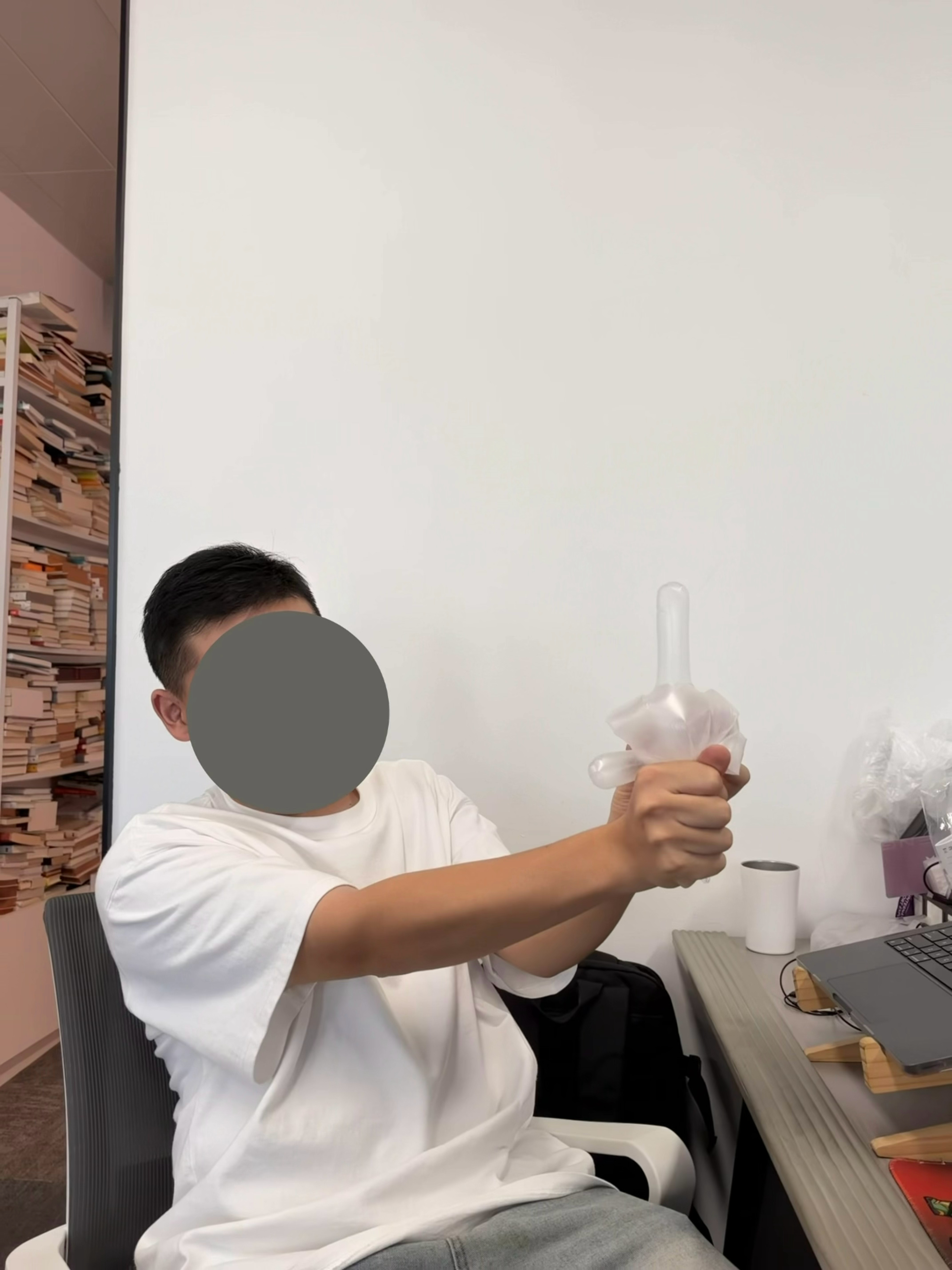 今天不出差，摄像说给我变个魔术，你们觉得他变得怎么样？ [流汗][流汗][流汗]