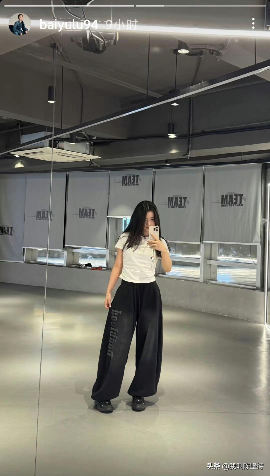 白雨露晒跳舞视频！
白雨露球打得好，人也美。
跳舞也是一种比较好的运动，和放松方