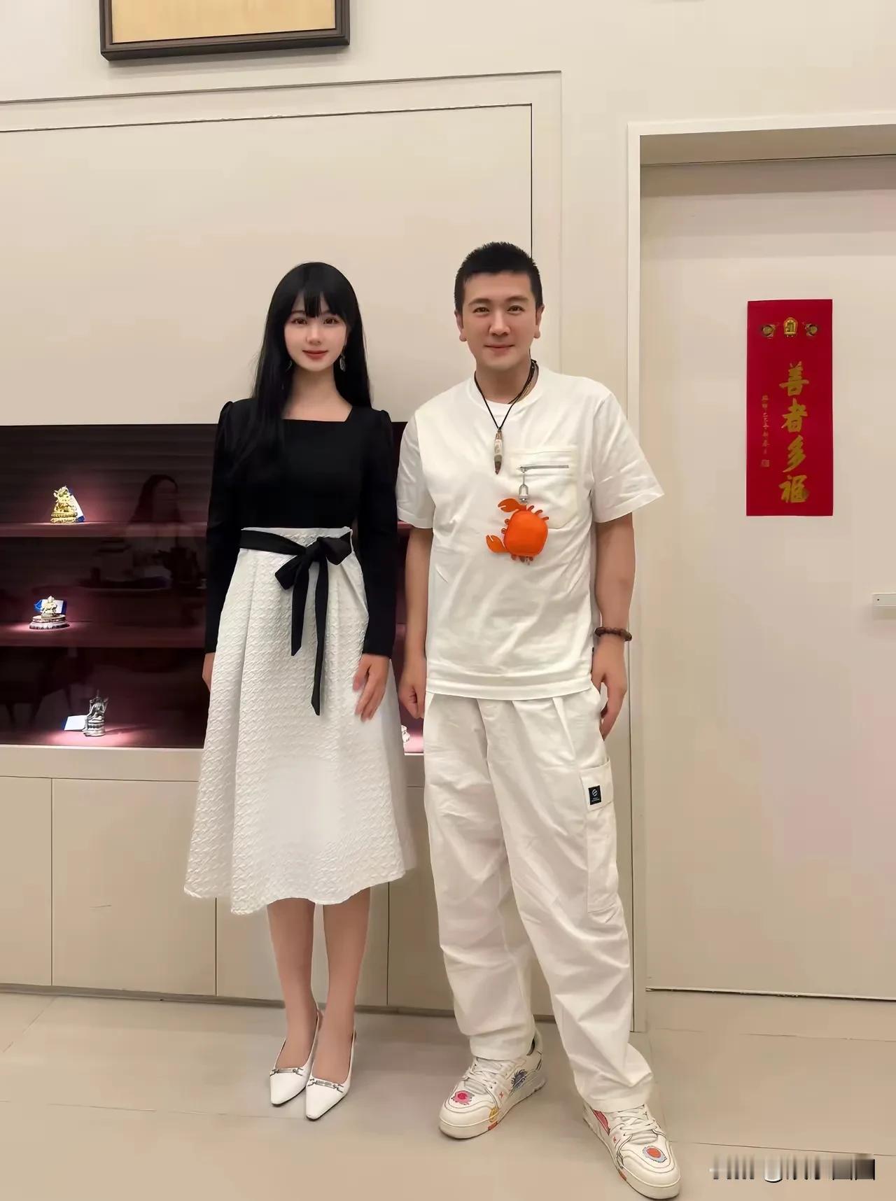 杨子好像真变年轻了！

6月29日他在广东和刘爽打网球的合照曝光后，大家都有这感