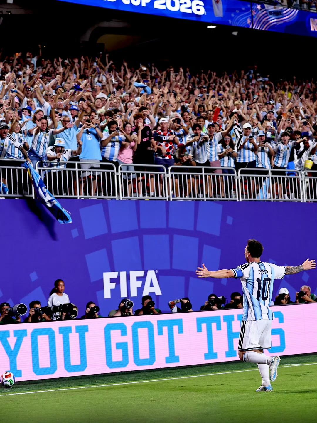 国际足联主席因凡蒂诺祝贺梅西： 

祝贺世界冠军🇦🇷 @梅西LeoMessi