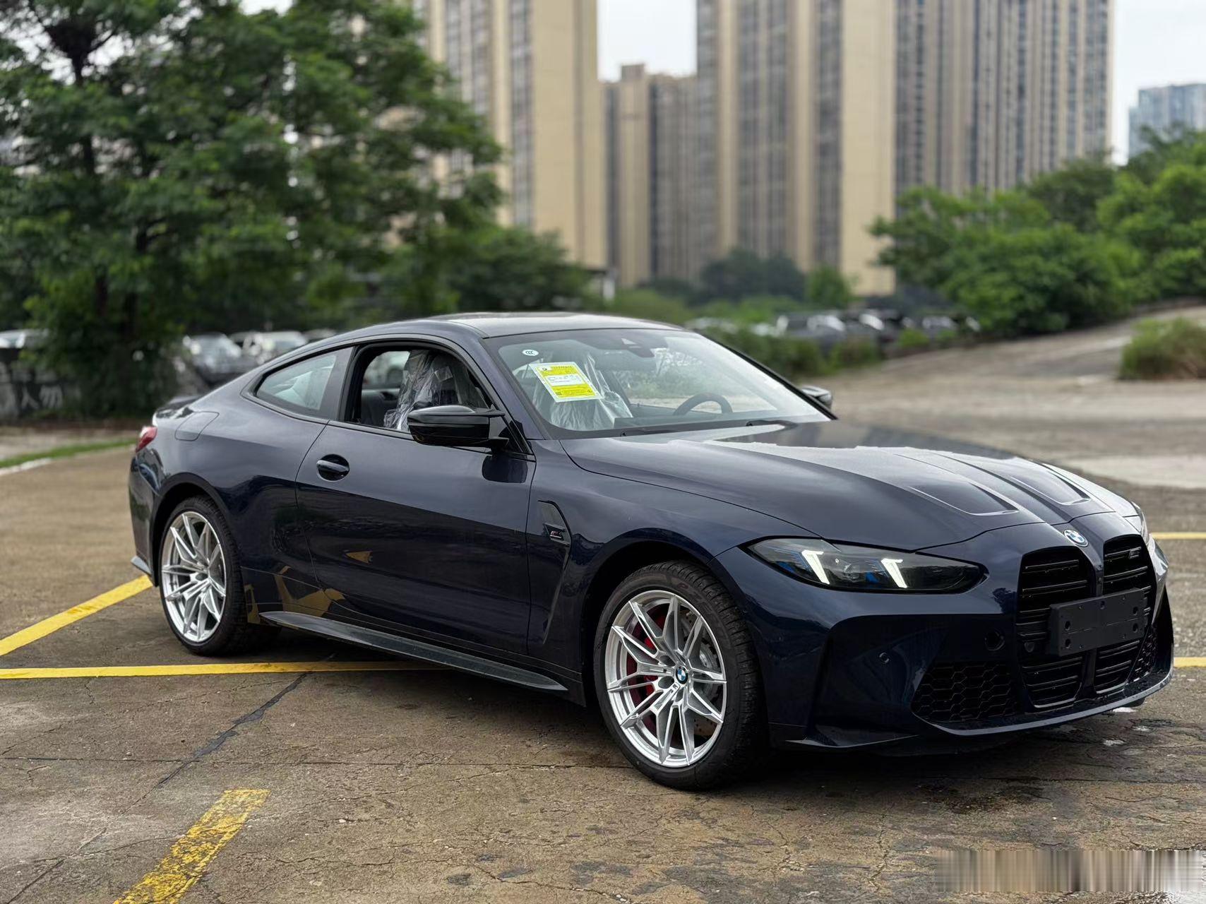 宝马M4xDrive 雷霆版 丹泉石蓝/银色白选配3MF 个性化定制黑色大灯装饰