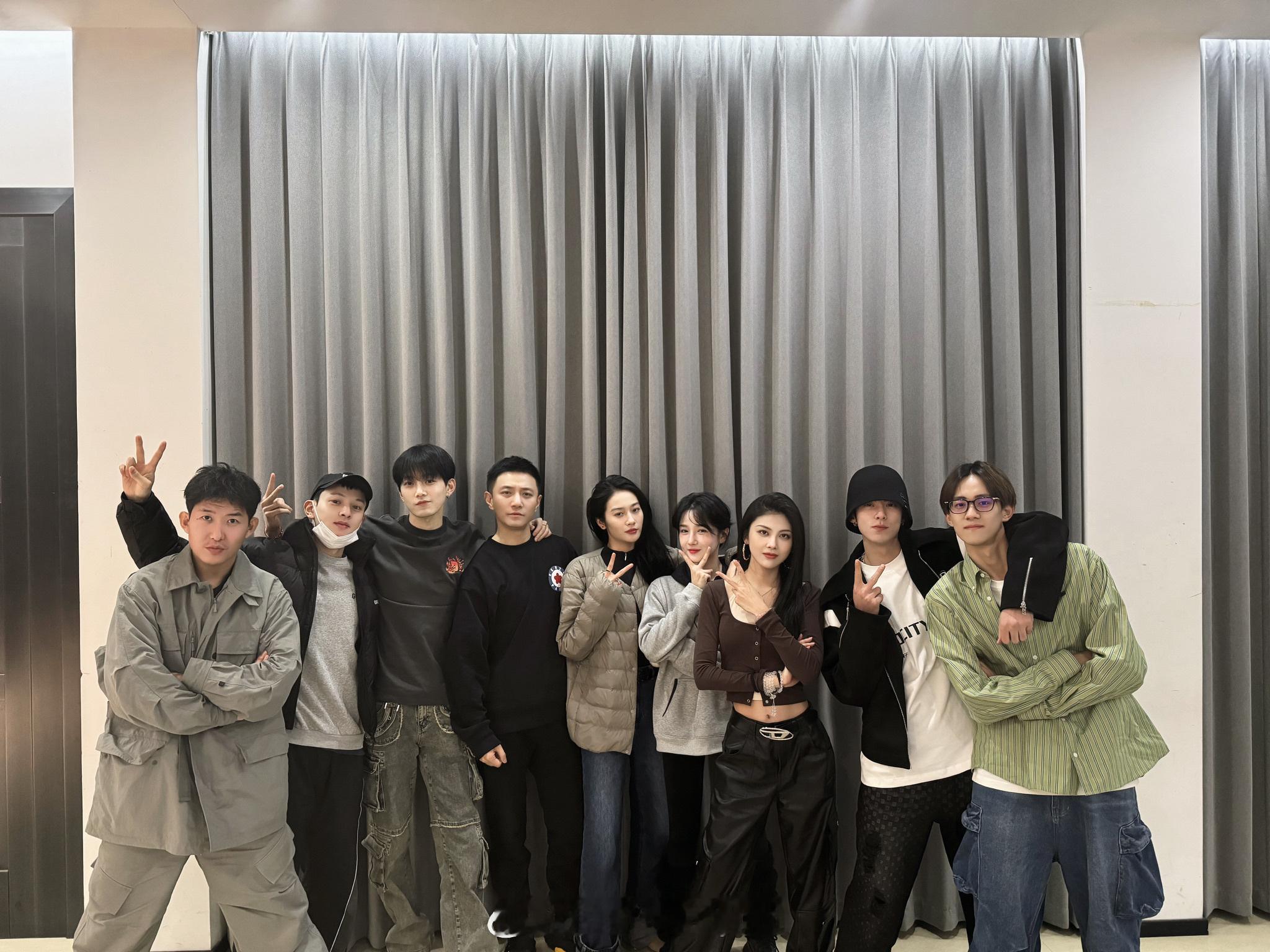王鹤棣发文告别大奉打更人  大奉打更人  王鹤棣发文告别大奉打更人，一个有温度有