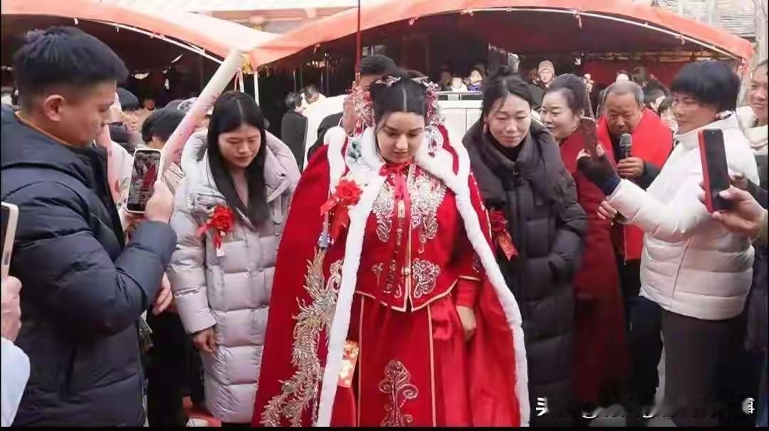 🔥 安徽小伙反向操作：3万彩礼+全套金饰，娶回埃及00后
 
都说天价彩礼压垮