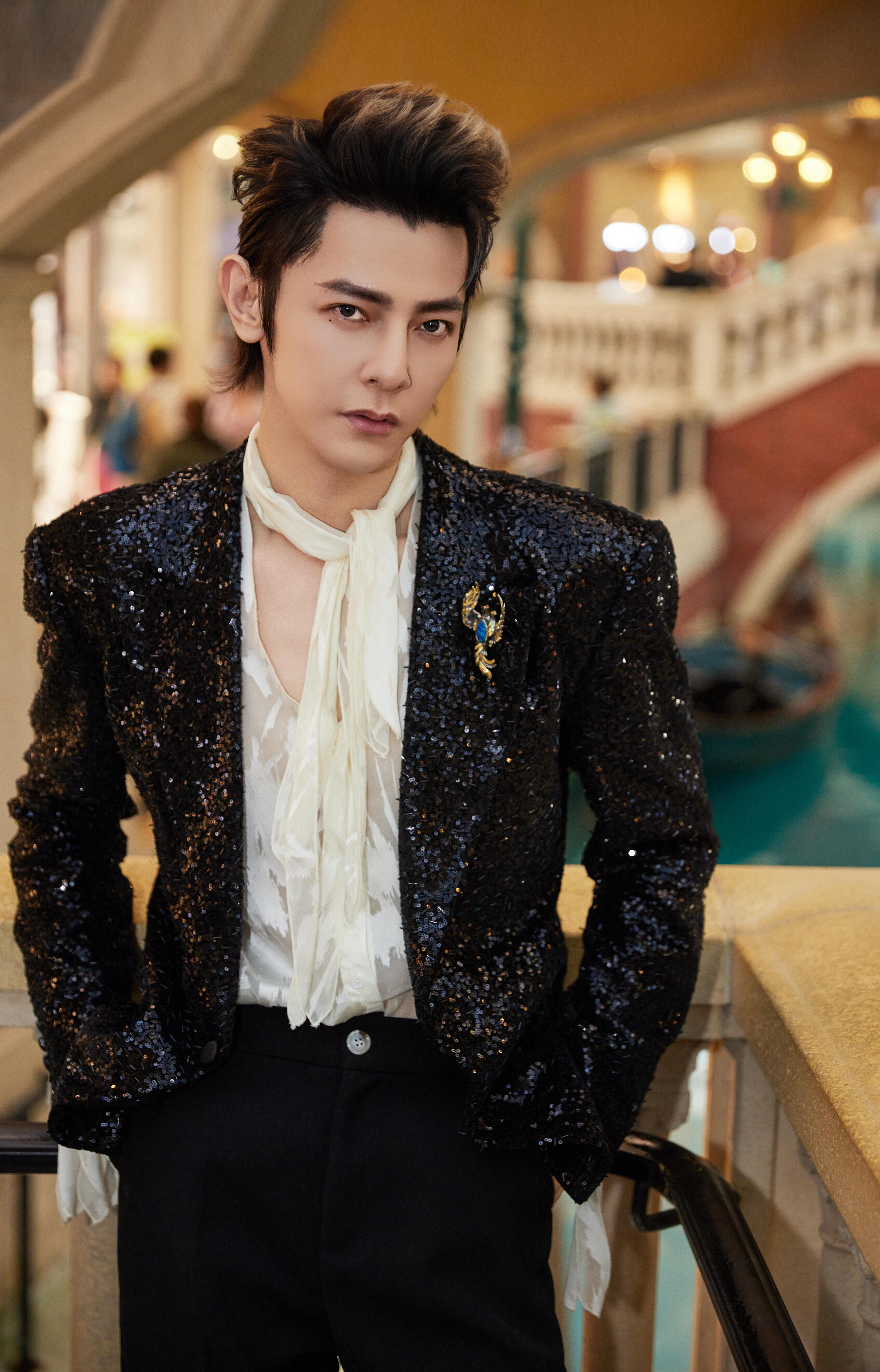 汪东城挑染狼尾亦正亦邪  汪东城透明衬衫斯哈斯哈  汪东城这组造型直接把“亦正亦